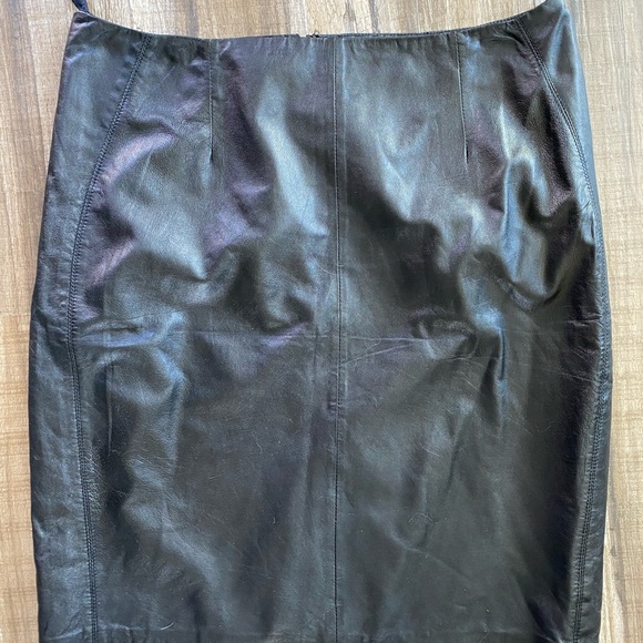 Black leather skirt - Picture 2 of 7